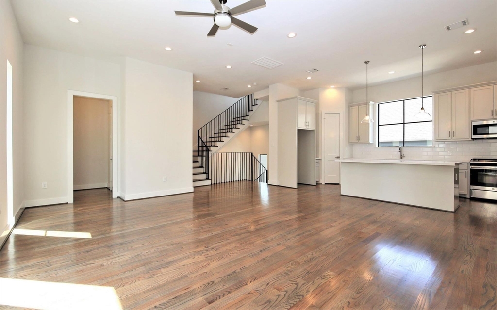 816 W 22nd Street - Photo 3