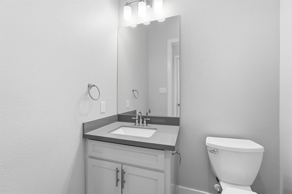 816 W 22nd Street - Photo 9