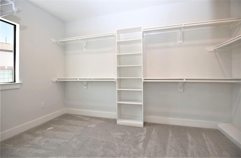 816 W 22nd Street - Photo 11