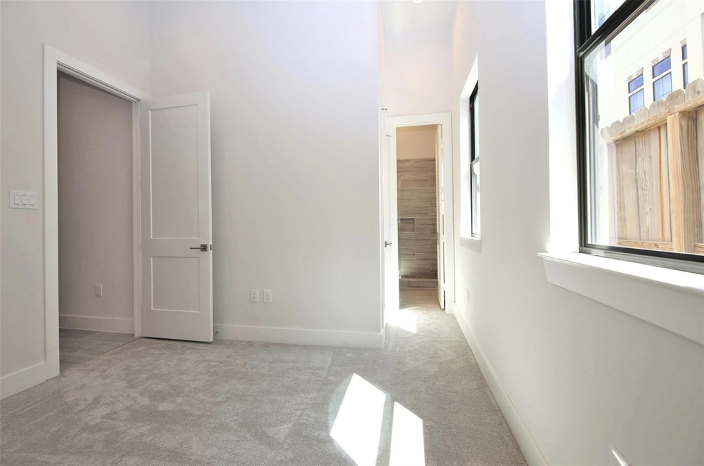 816 W 22nd Street - Photo 13