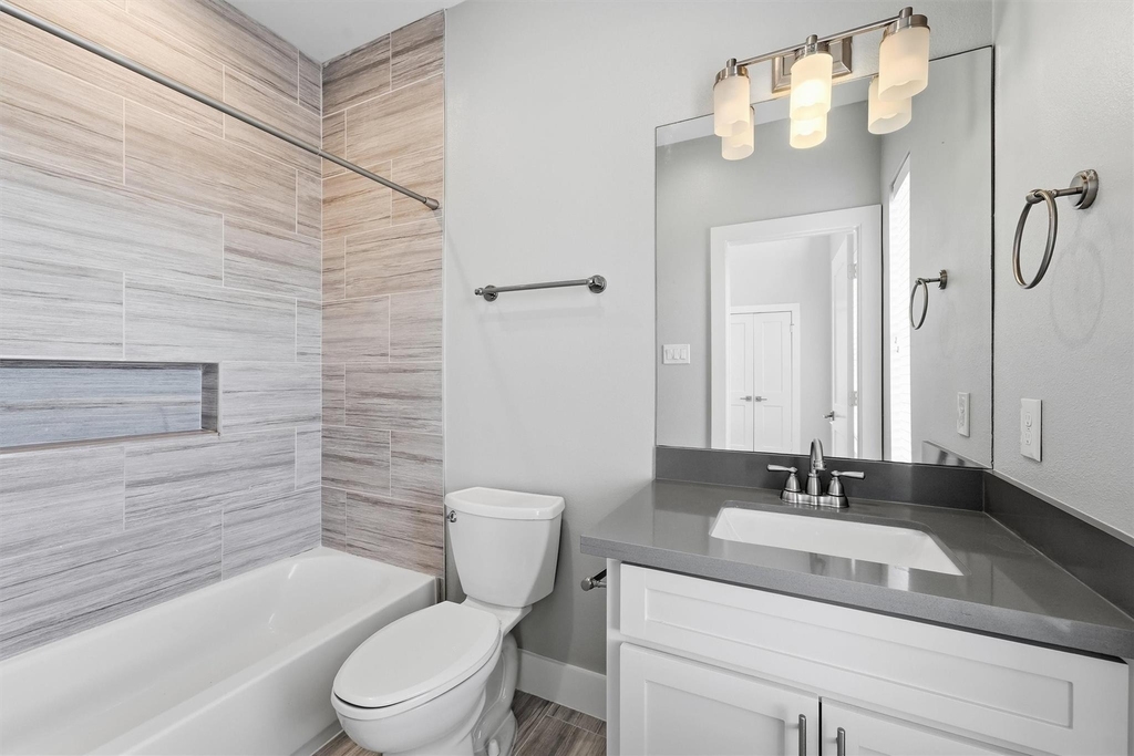 816 W 22nd Street - Photo 12
