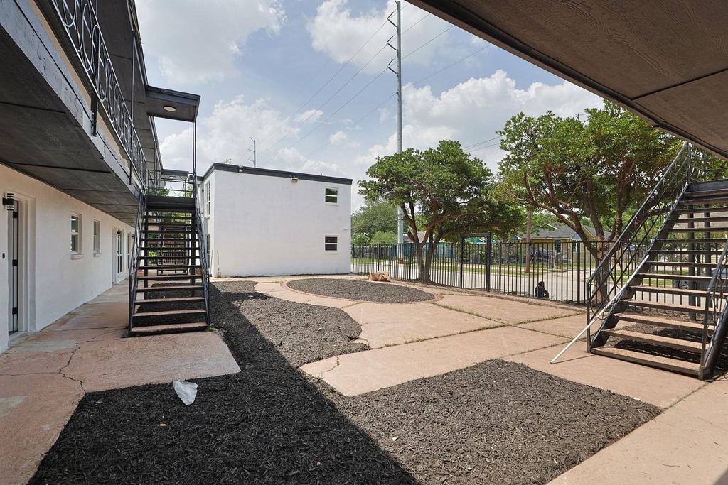 6840 Fairway Drive - Photo 4