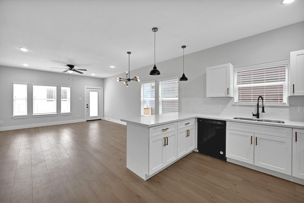 3312 Bacchus Street - Photo 2