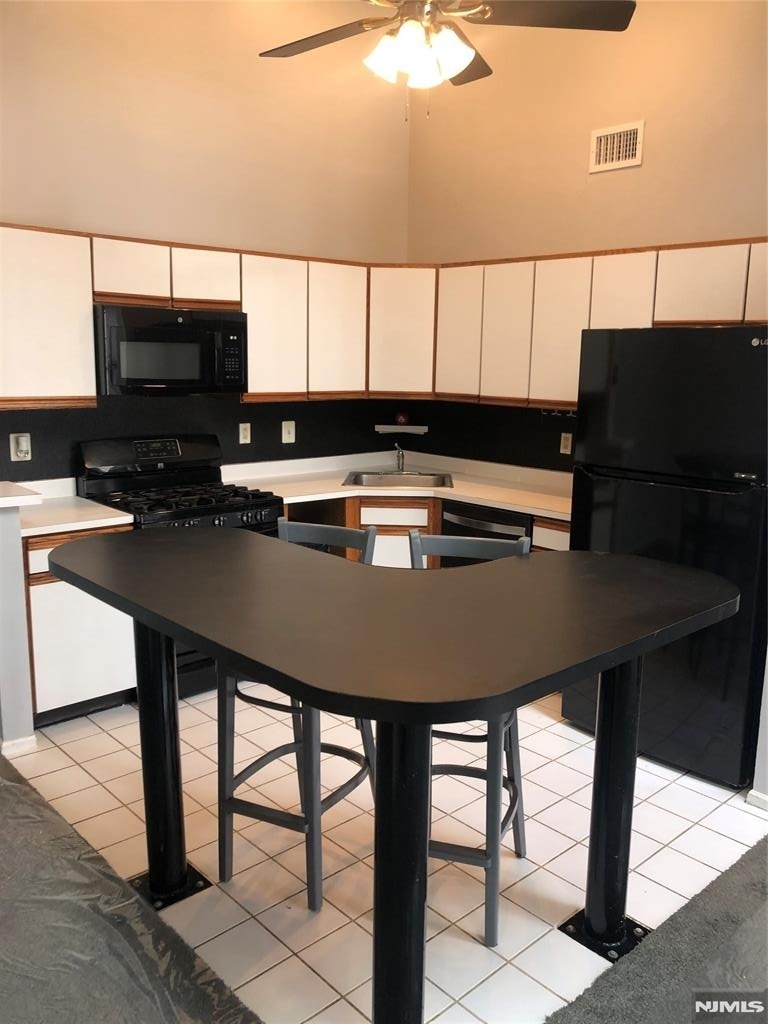 27 Townsend - Photo 2
