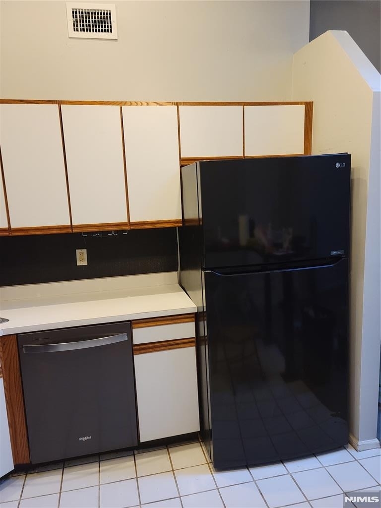 27 Townsend - Photo 3