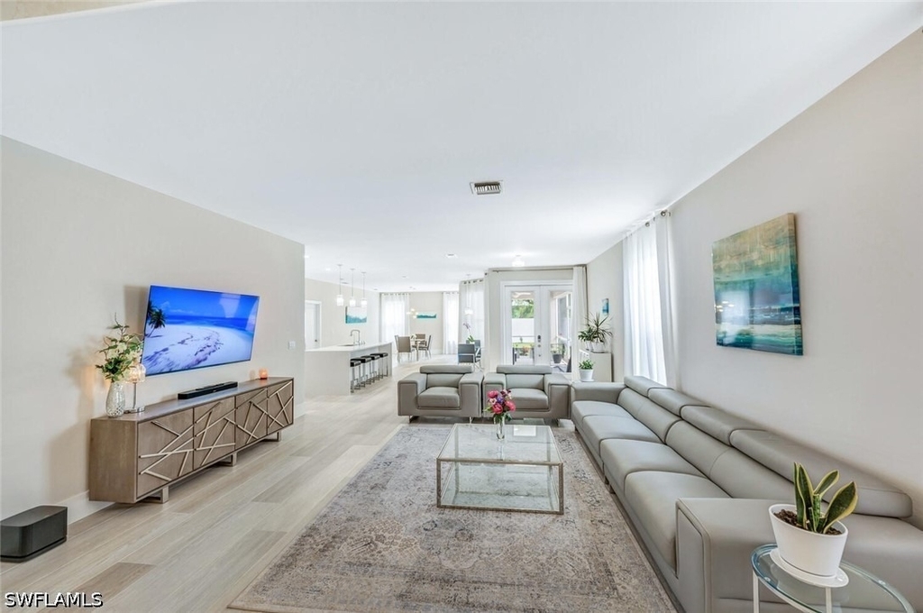 8260 Laurel Lakes Boulevard - Photo 4