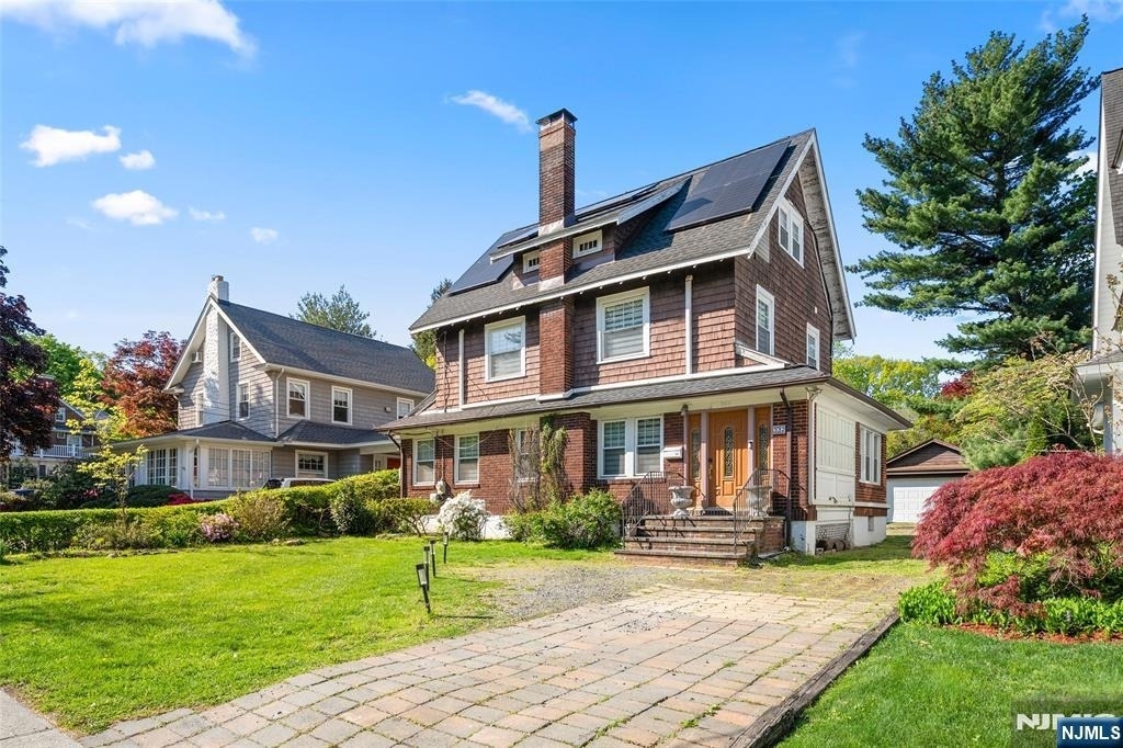 332 Allaire - Photo 1