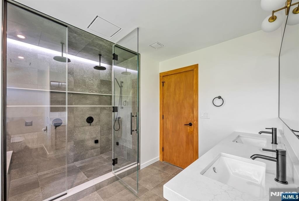 439 Summit - Photo 21