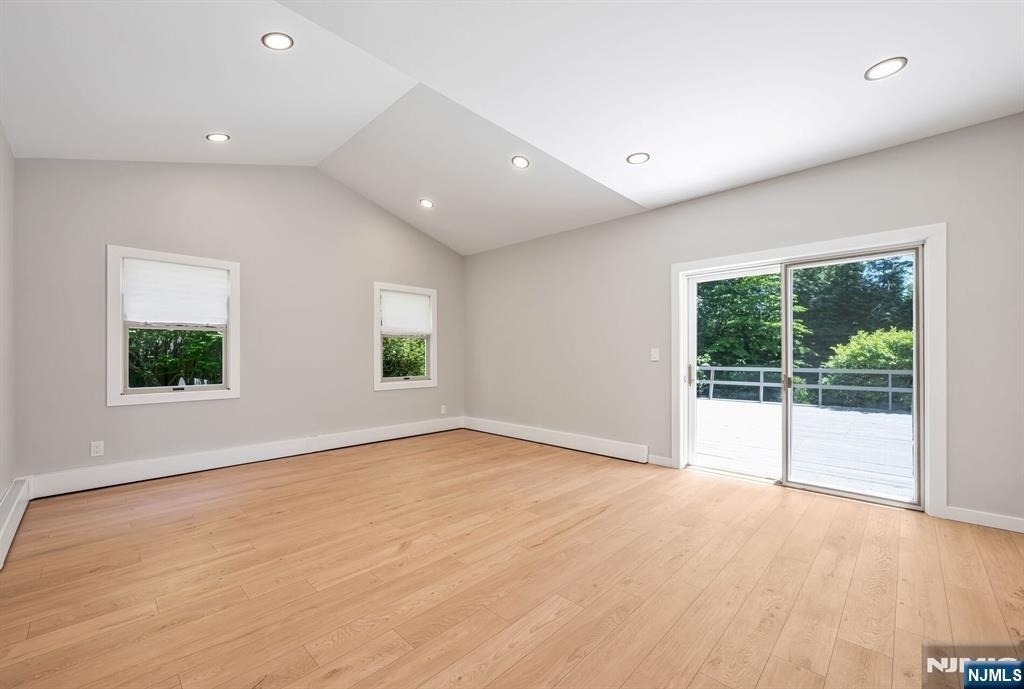 439 Summit - Photo 13