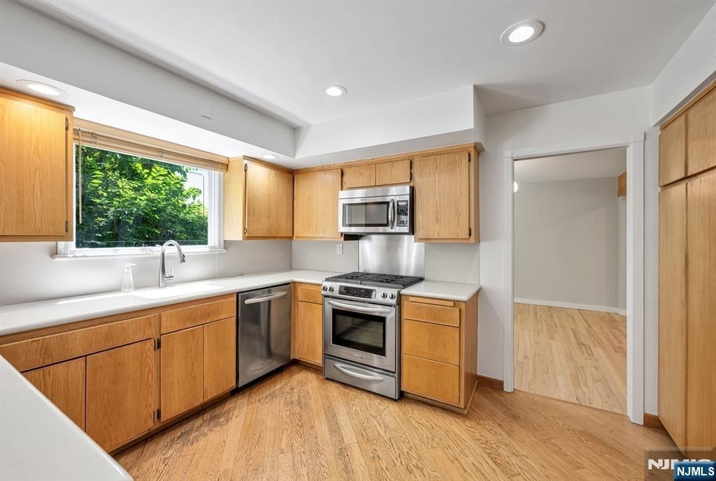439 Summit - Photo 10