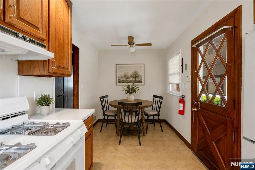 203 Charlton - Photo 7