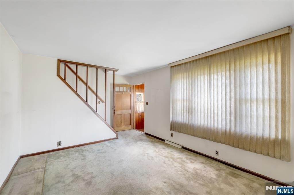 203 Charlton - Photo 4