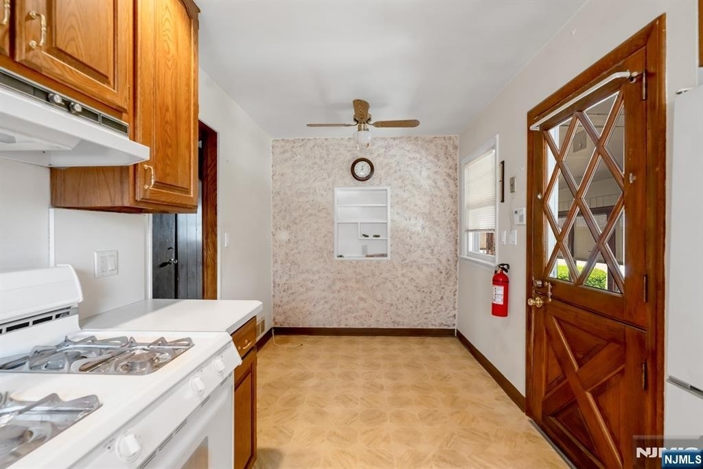 203 Charlton - Photo 8