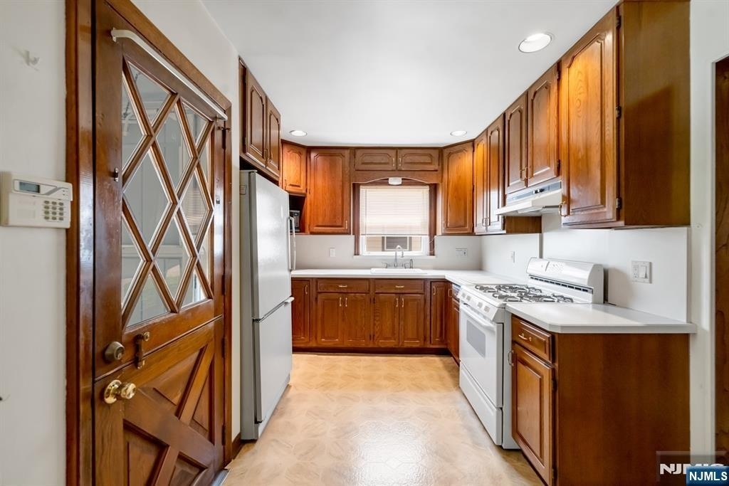 203 Charlton - Photo 9