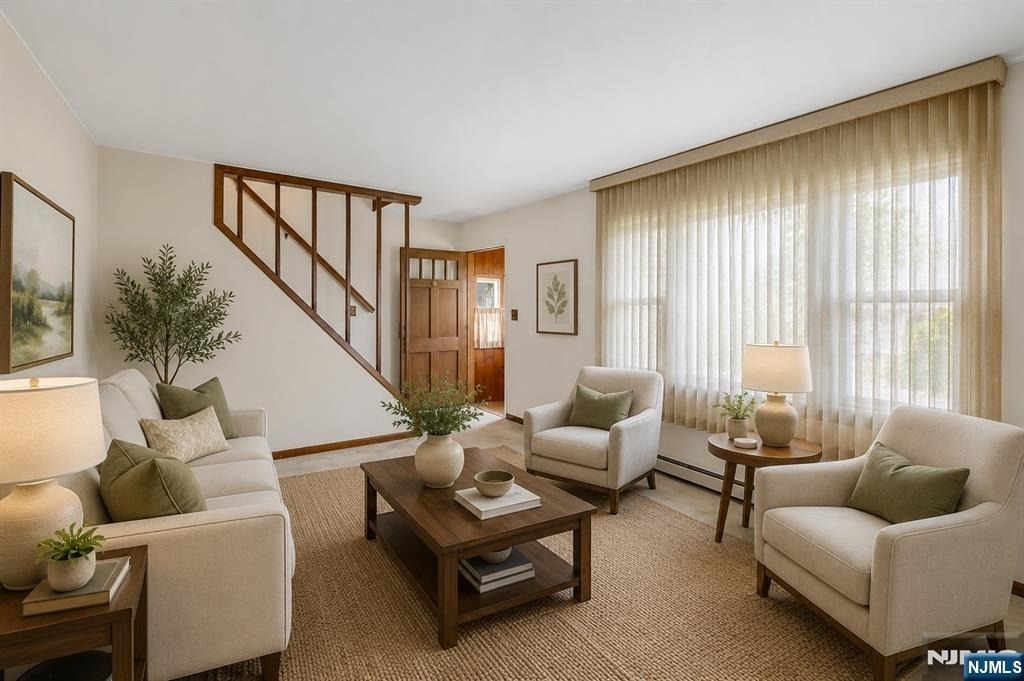 203 Charlton - Photo 3