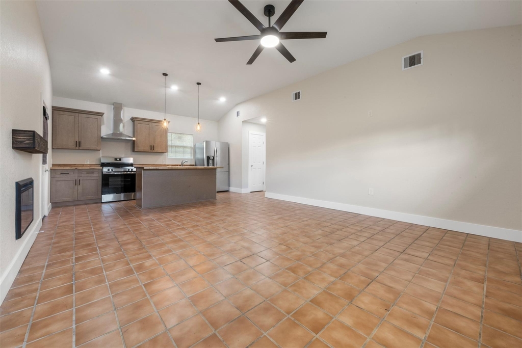 2140 County Road 235 - Photo 3
