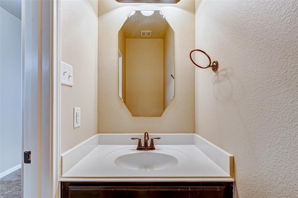 6039 Shelbourne Park Lane - Photo 4