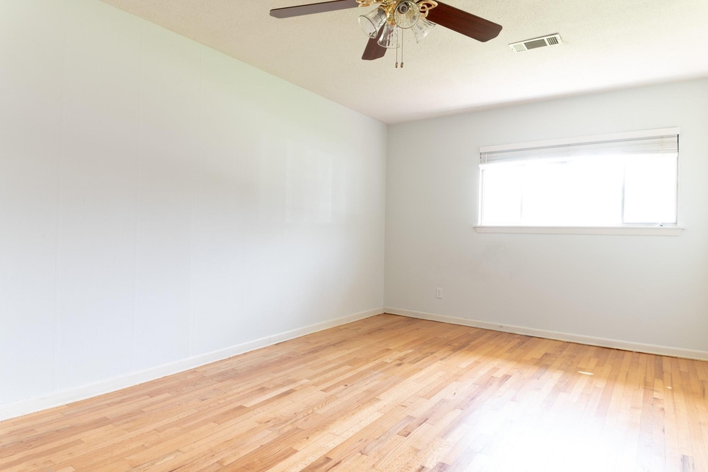 10907 Doud Street - Photo 10