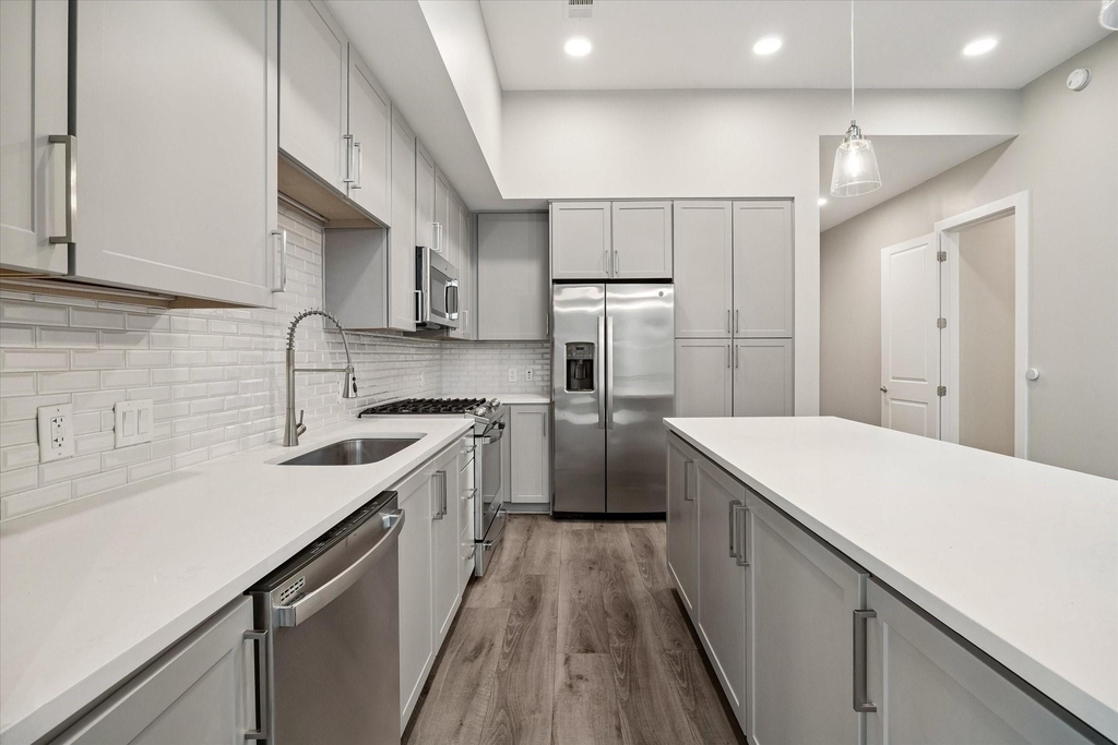 9757 Katy Freeway - Photo 1