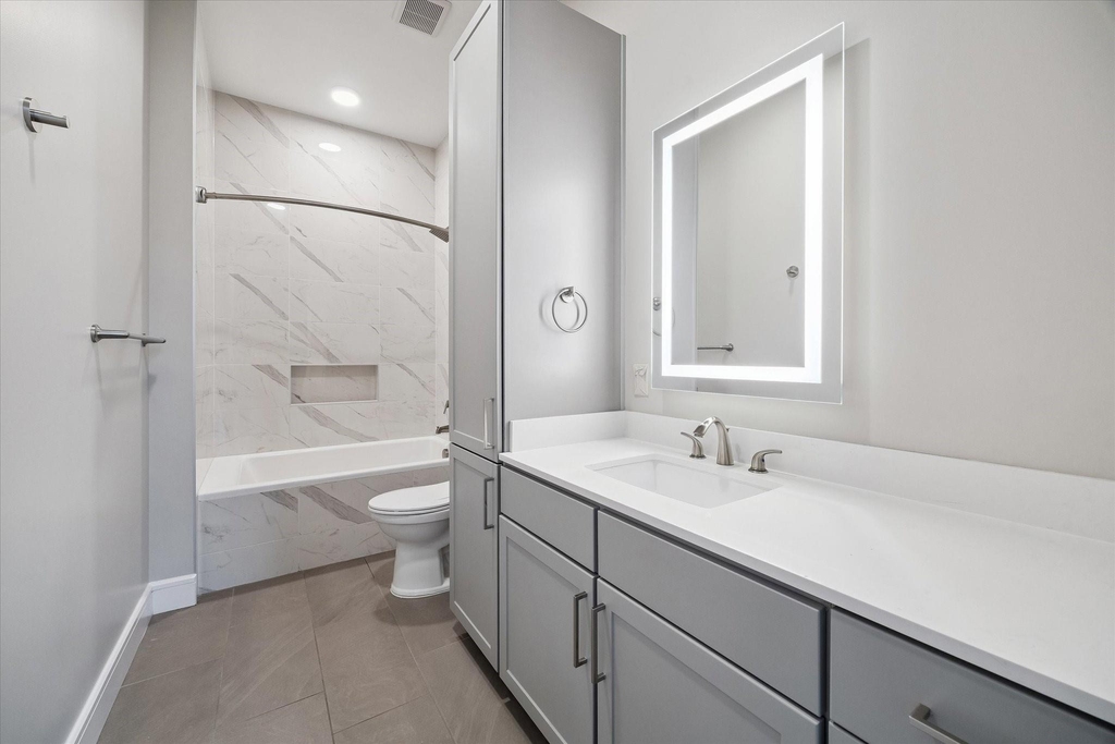 9757 Katy Freeway - Photo 11