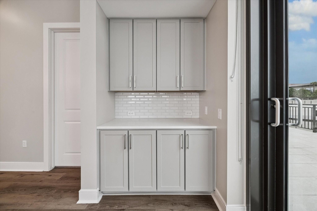 9757 Katy Freeway - Photo 5