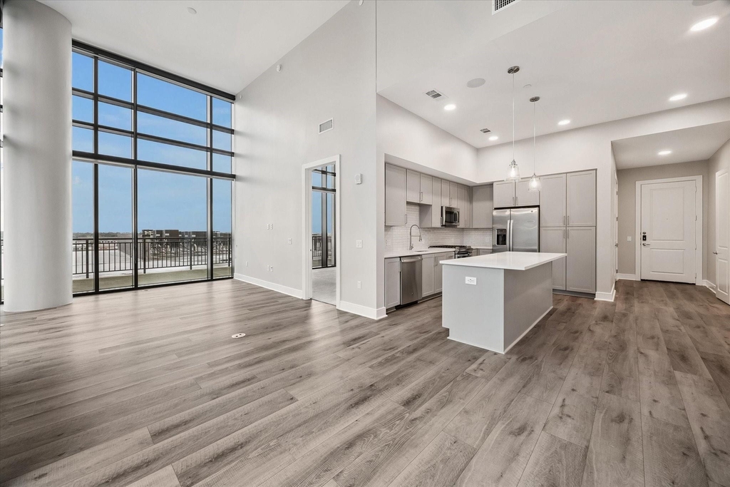 9757 Katy Freeway - Photo 4