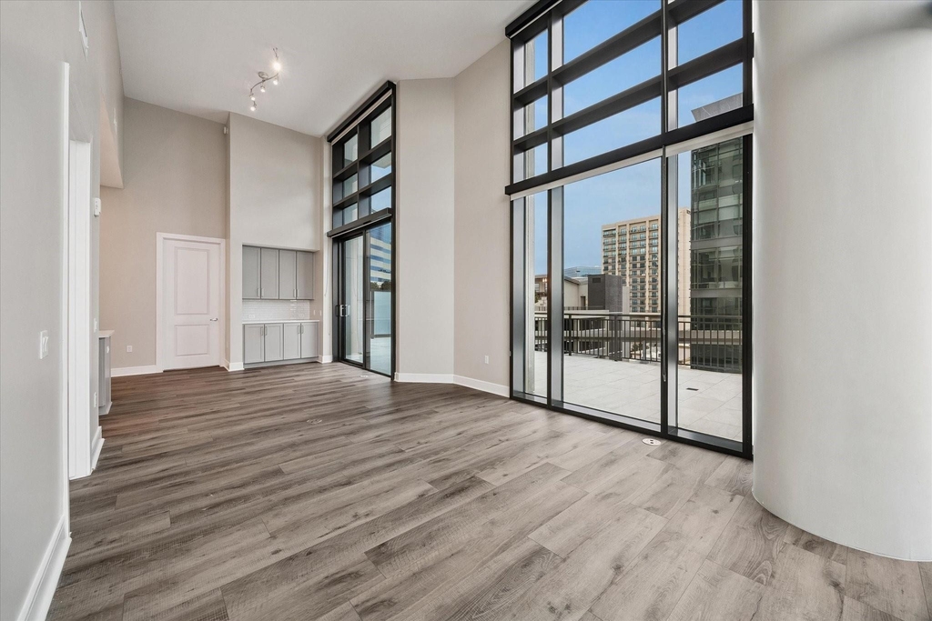 9757 Katy Freeway - Photo 6