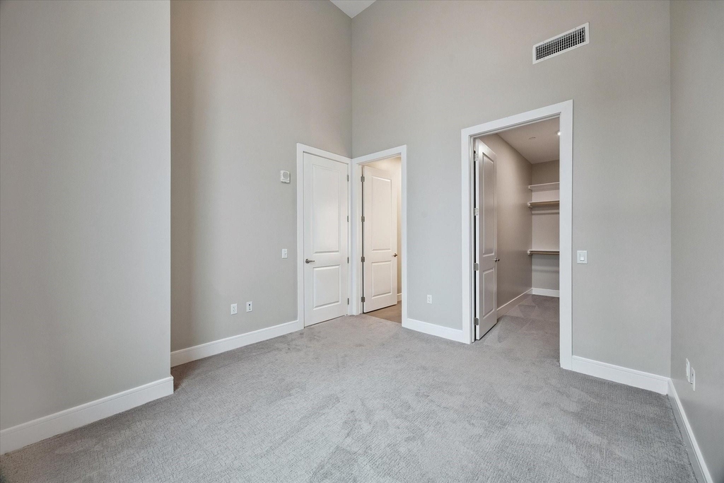 9757 Katy Freeway - Photo 10