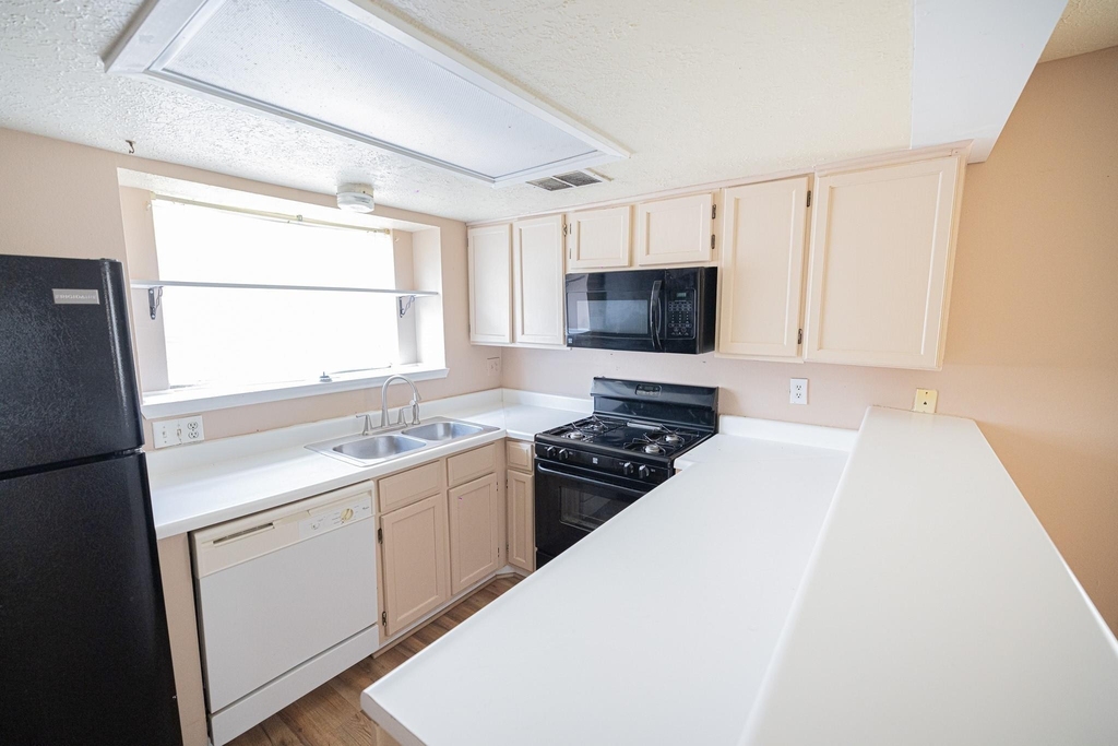 1907 Country Village Boulevard - Photo 7