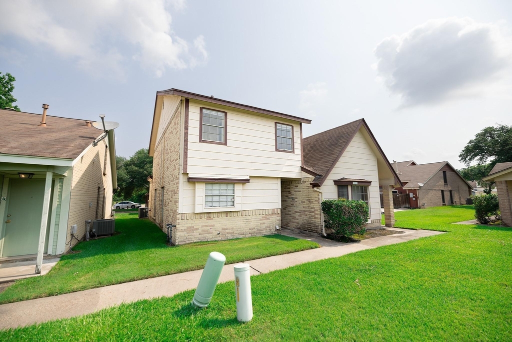 1907 Country Village Boulevard - Photo 5