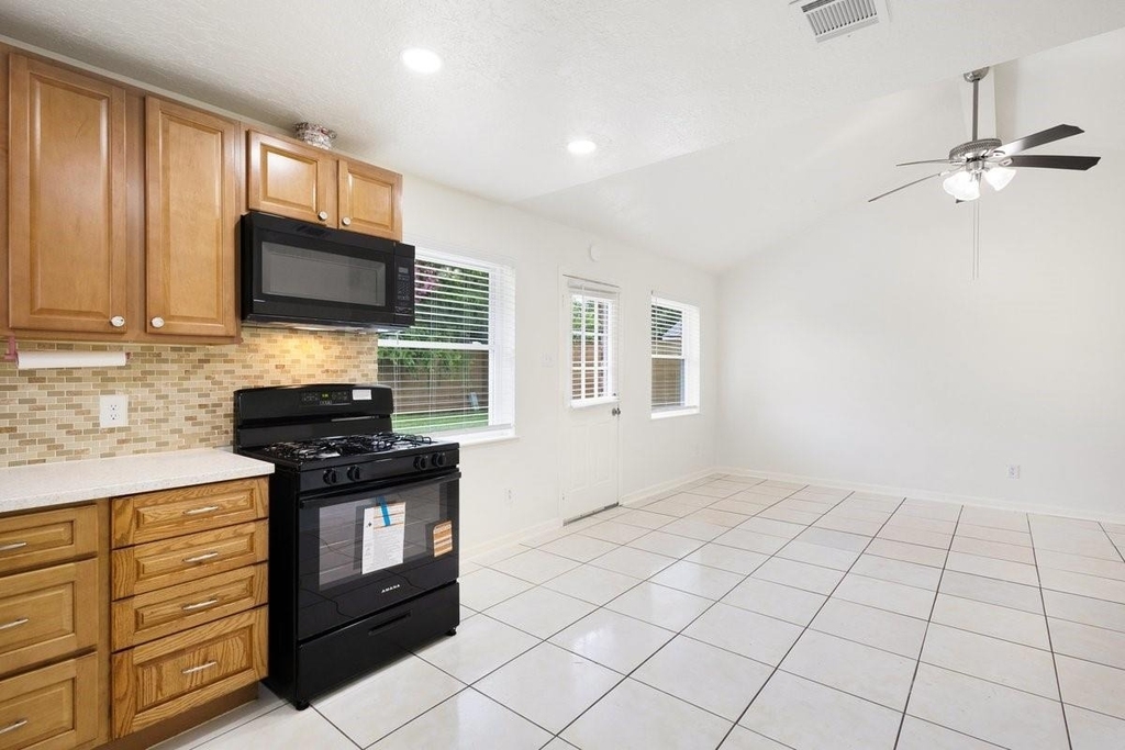 1303 Gamma Street - Photo 4