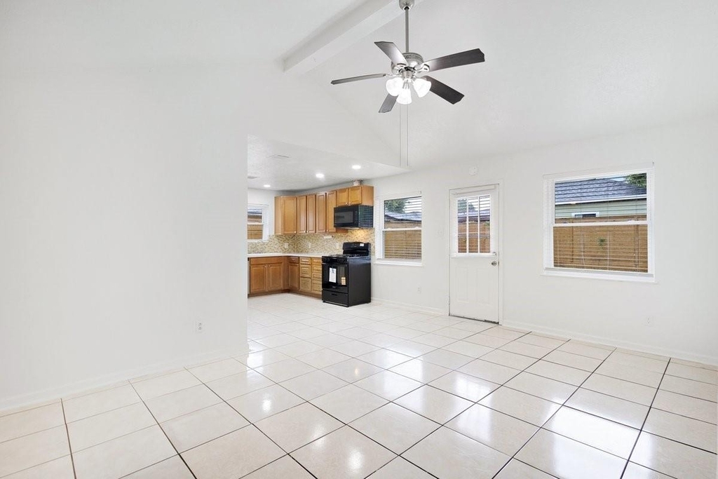 1303 Gamma Street - Photo 3