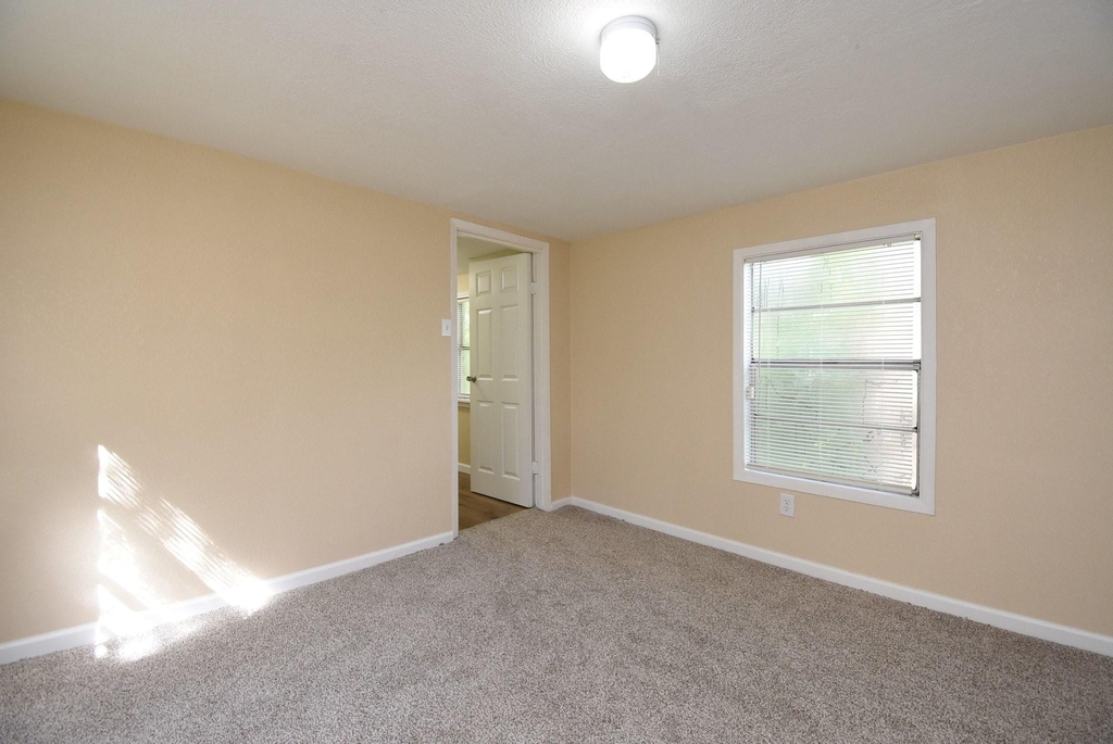 8421 Altimore Road - Photo 17