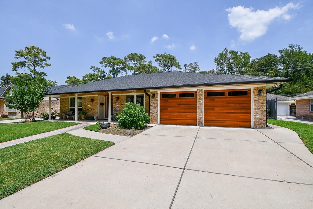 922 Chantilly Lane - Photo 1