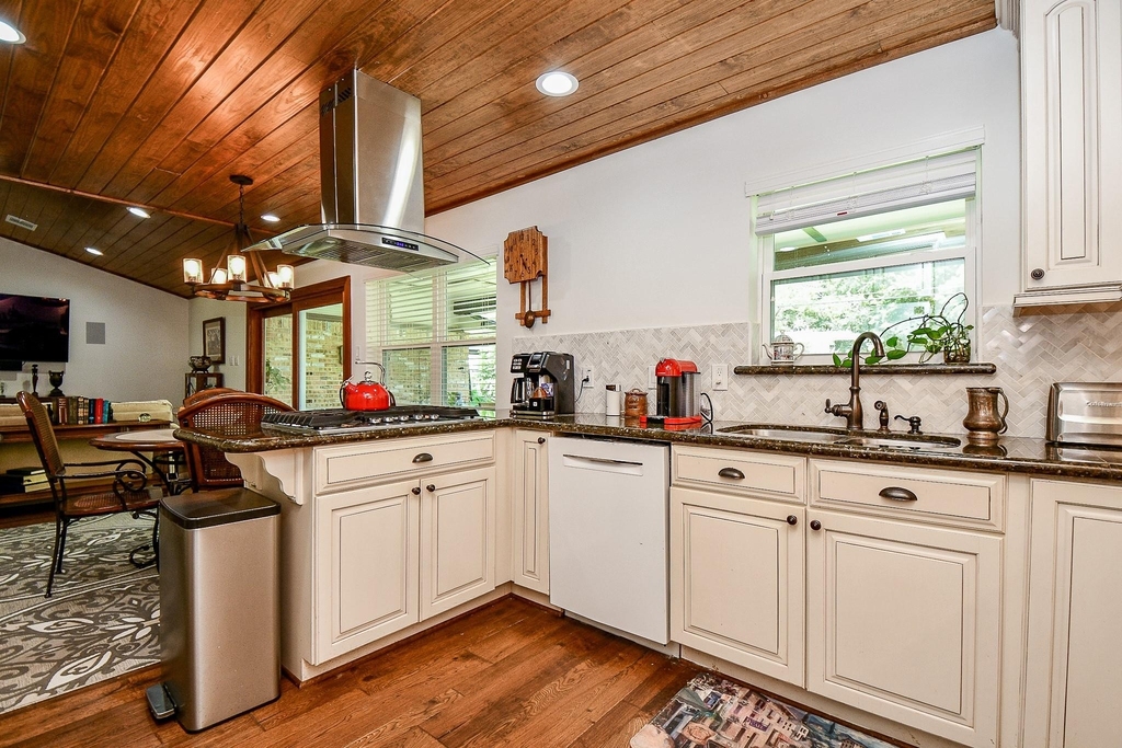 922 Chantilly Lane - Photo 12