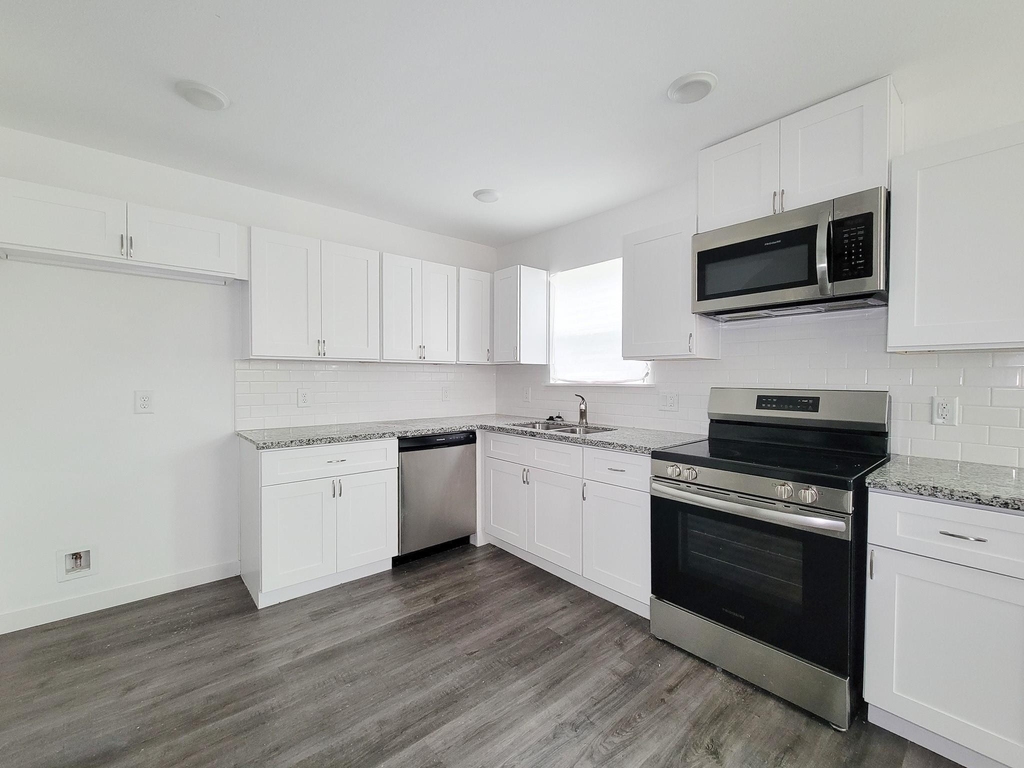 8122 Sterling Shire Street - Photo 6