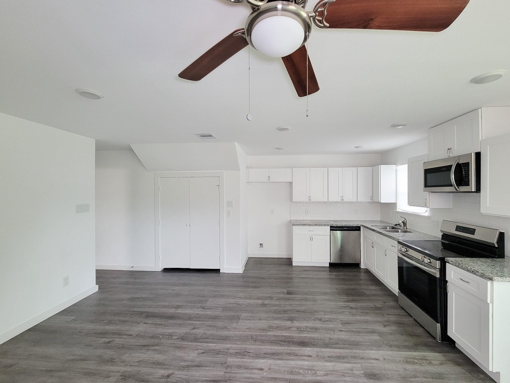 8122 Sterling Shire Street - Photo 8