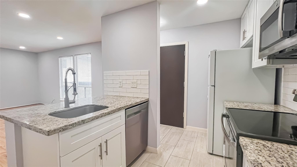 2515 Shakespeare Street - Photo 6
