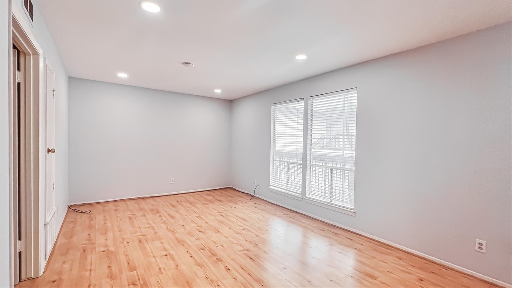 2515 Shakespeare Street - Photo 3