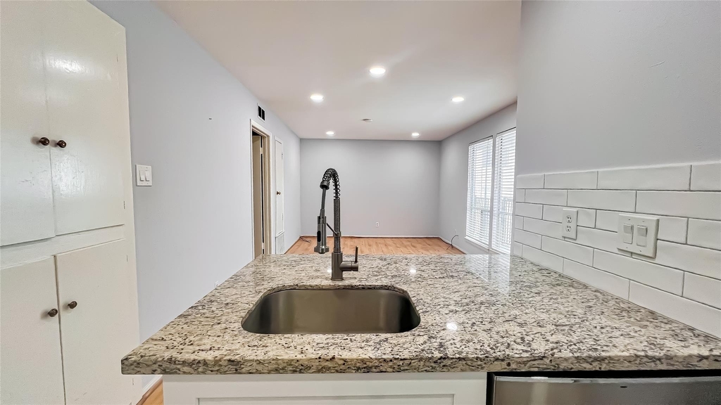 2515 Shakespeare Street - Photo 7
