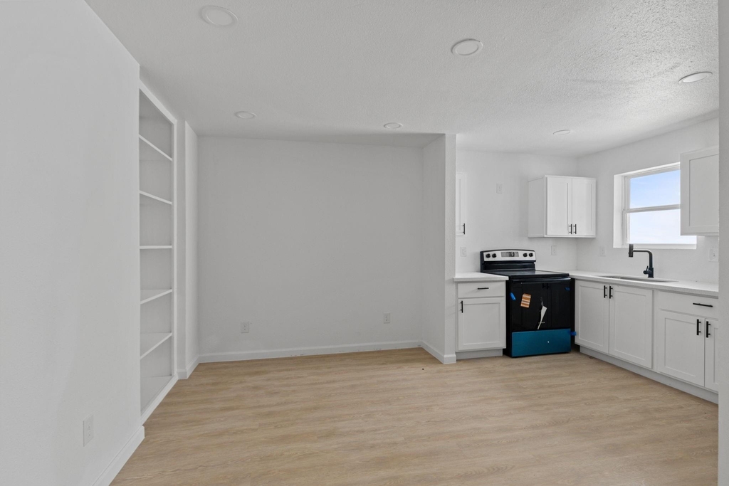 6840 Fairway Drive - Photo 10