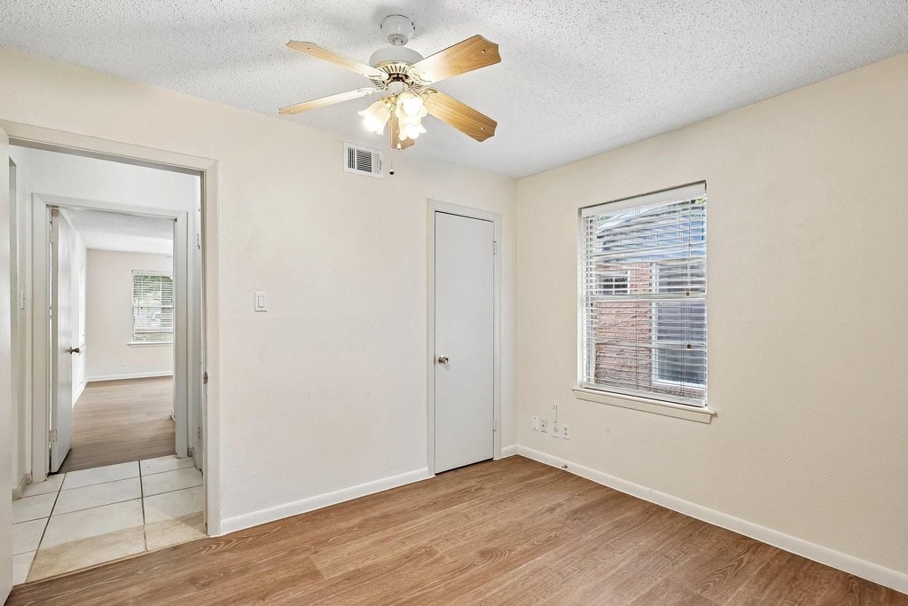6401 Rowan Lane - Photo 12