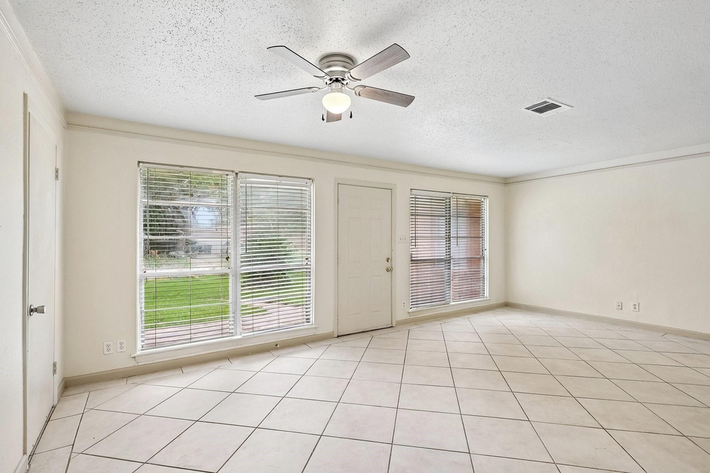 6401 Rowan Lane - Photo 0