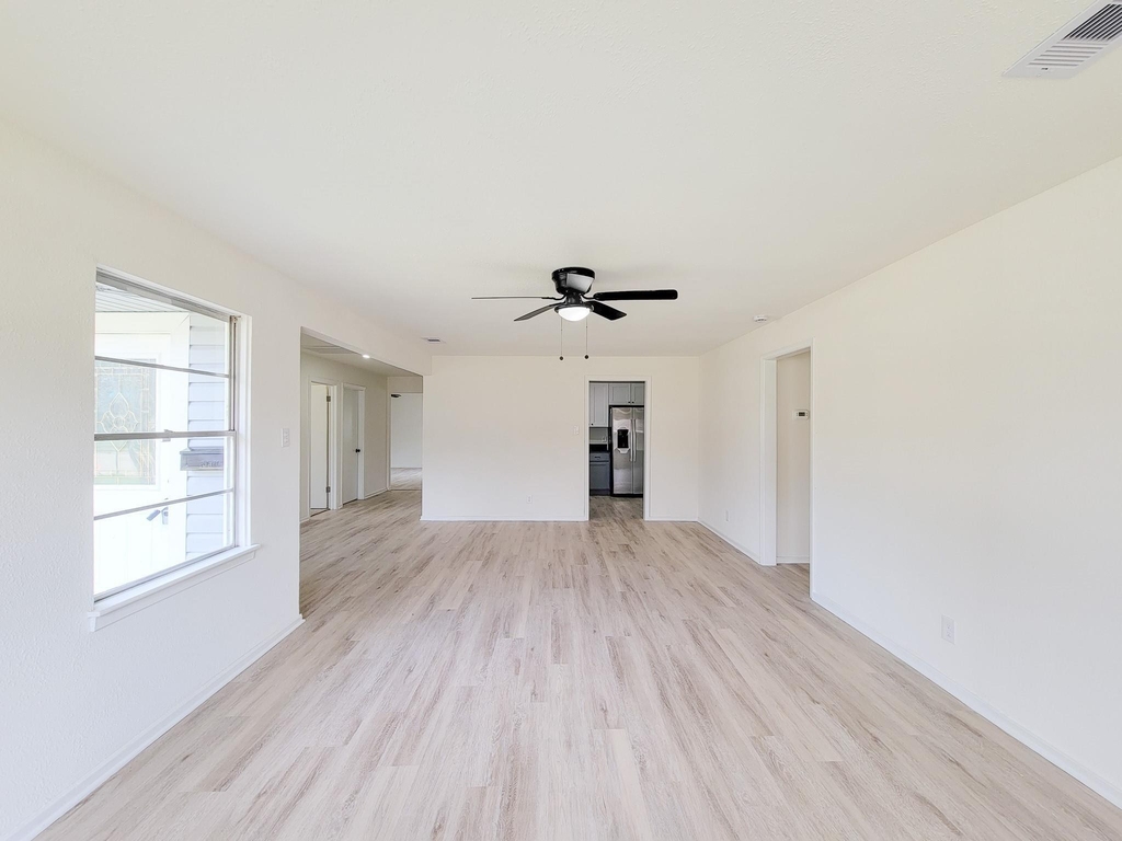 301 Cypress Street - Photo 5