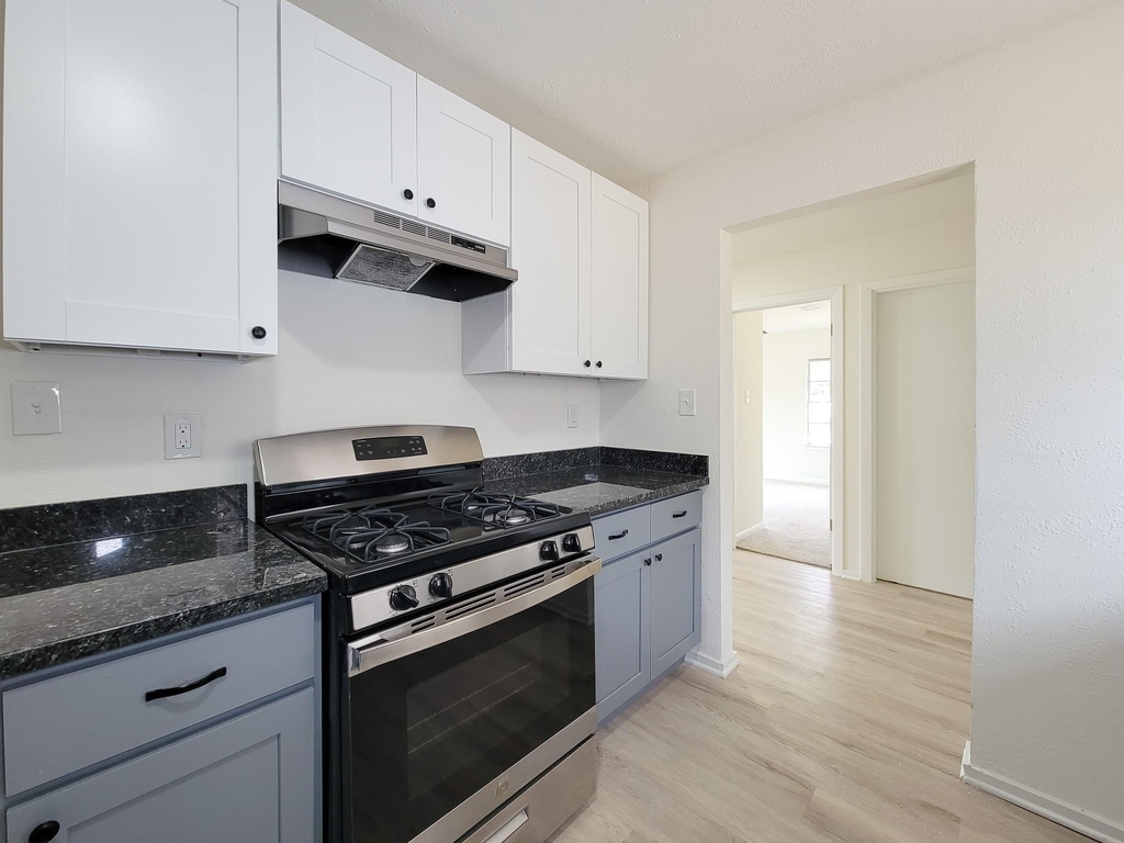301 Cypress Street - Photo 15