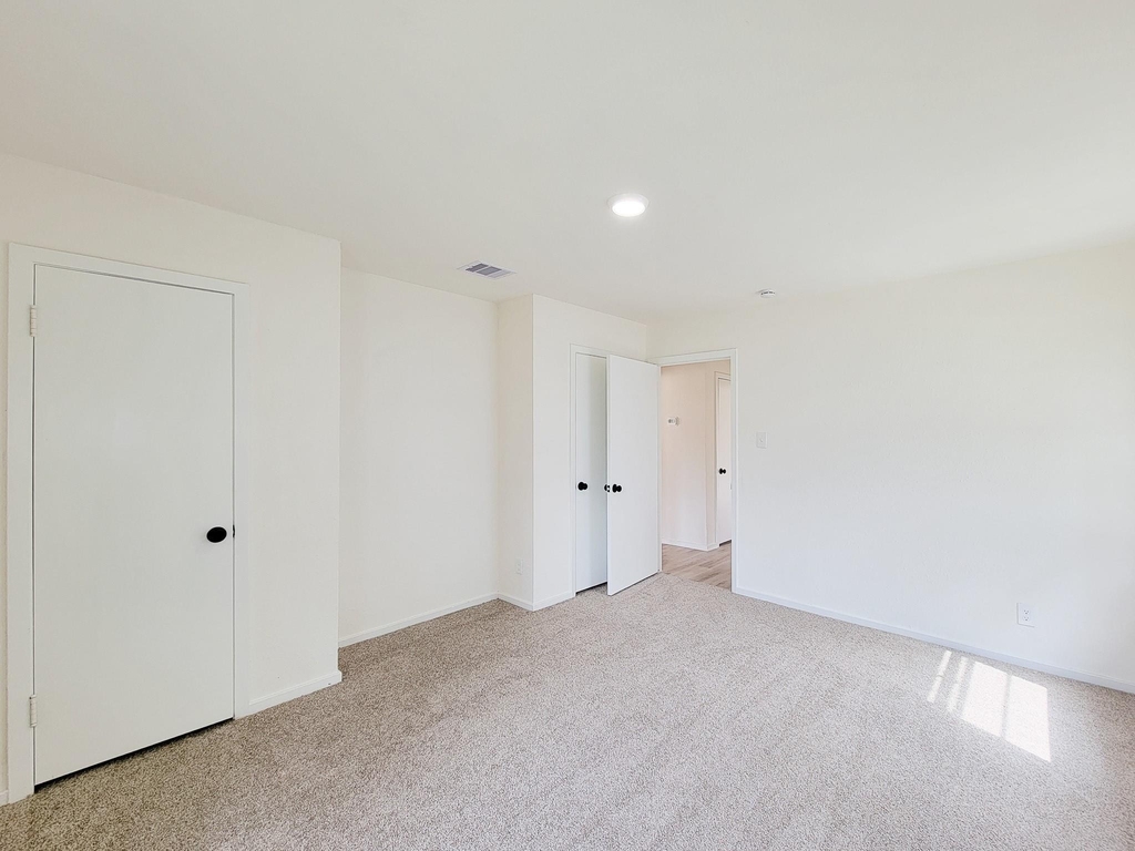 301 Cypress Street - Photo 17
