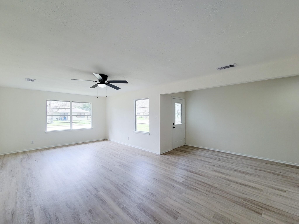 301 Cypress Street - Photo 2