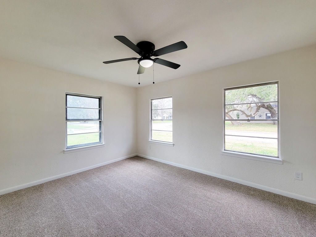 301 Cypress Street - Photo 21