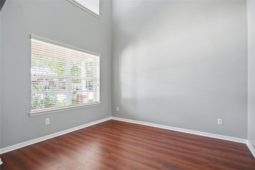 2605 Los Alamos Circle - Photo 4