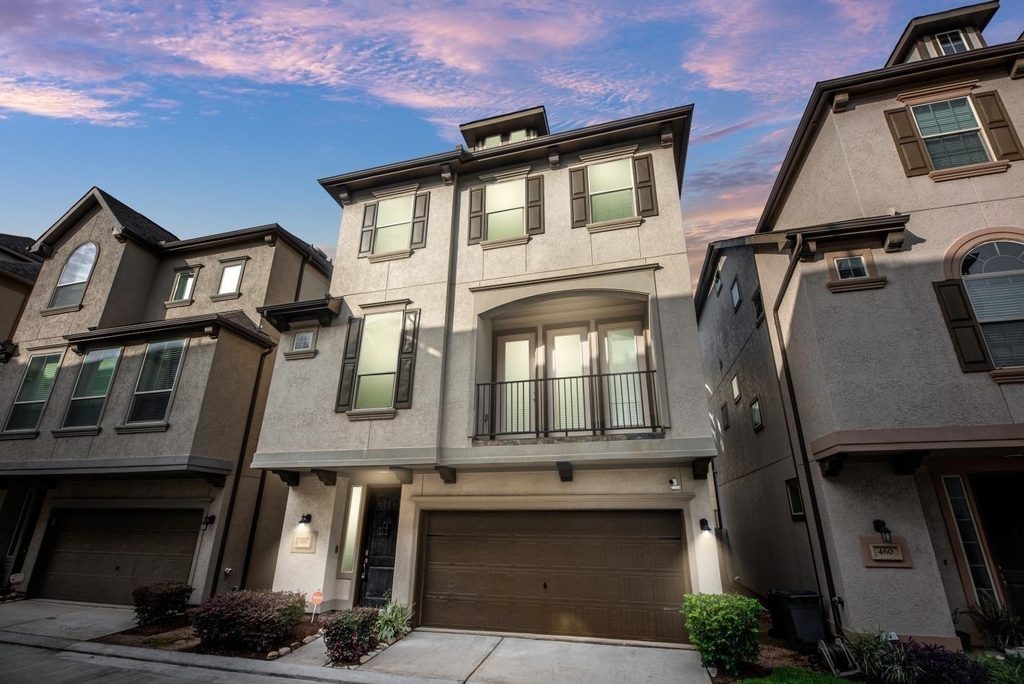 458 N Live Oak Street - Photo 0